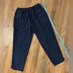 Lululemon cropped athletic pants